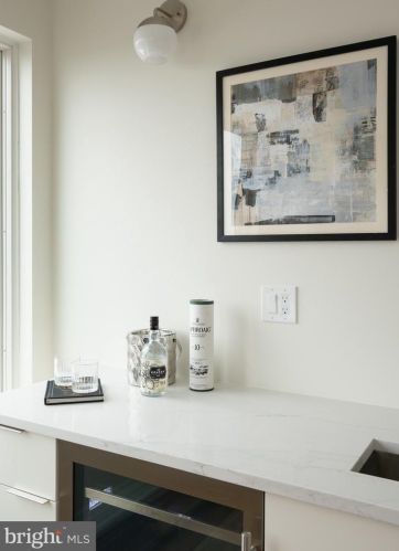 516 21 St, Philadelphia PA 19130-1401 exterior