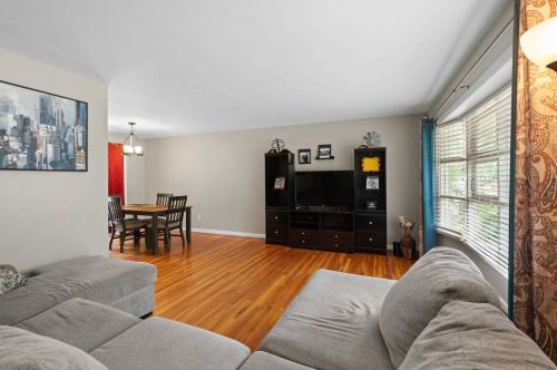 13 Merrick Rd, Poughkeepsie, NY 12603-4609