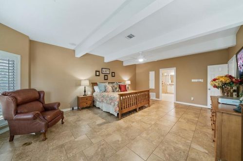 5703 Lockhill Rd, San Antonio TX 78240-1620 exterior