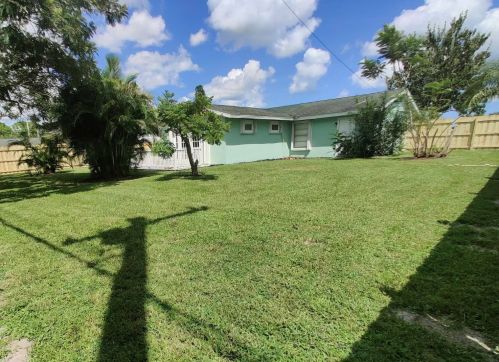 364 Airoso Blvd, Fort Pierce FL  34983-2029 exterior