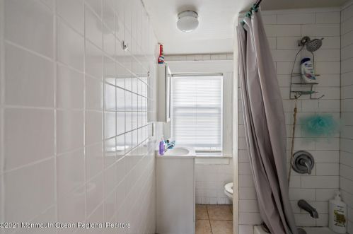 6 1 St, East Freehold NJ 07728-2453 exterior