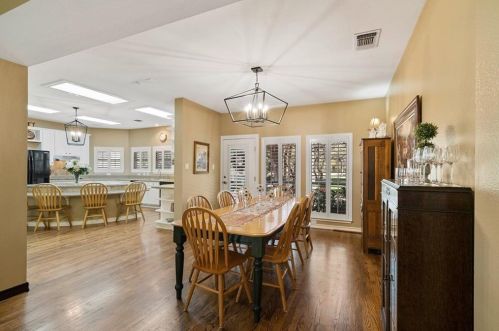 5703 Lockhill Rd, San Antonio TX 78240-1620 exterior