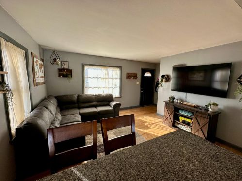 9312 Metcalf Pl, Milwaukee WI  53222-2649 exterior