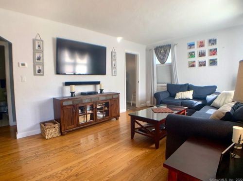 29 Cedar Crest Pl, Norwalk, CT 06854-1401