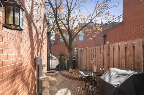 253 Goethe St, Chicago IL 60610-1803 exterior