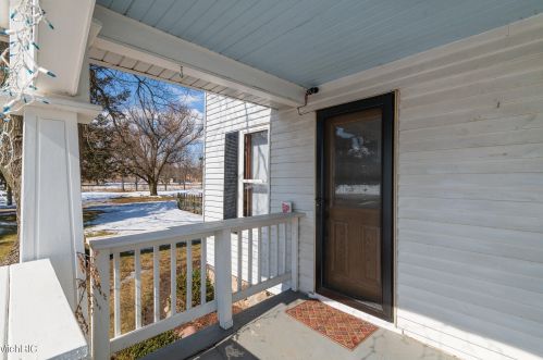 1104 Hoffman St, Three Rivers MI 49093-1017 exterior