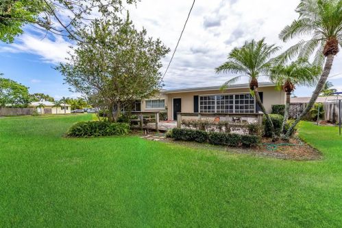 301 12th Ave, Boynton Beach FL 33435-6031 exterior