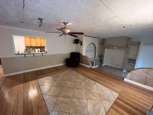 2547 Garrett Cir, Atlanta, GA 30360-2537