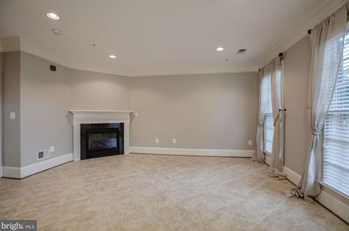 1872 Carpenter Rd, Alexandria VA  22314-6244 exterior