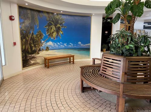 1920 Ala Moana Blvd, Honolulu HI  96815-1865 exterior