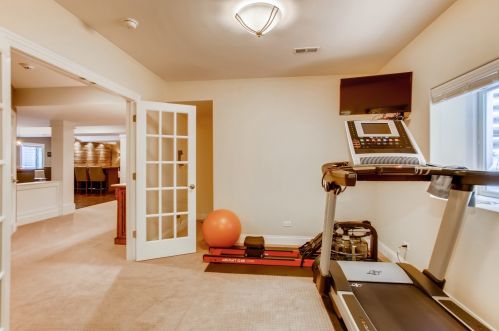 252 Grantley Ave, Elmhurst IL 60126-2237 exterior