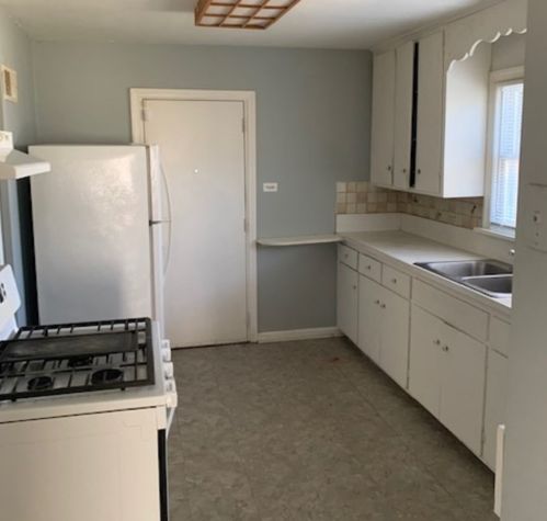 13921 State St, Chicago, IL 60827-2019