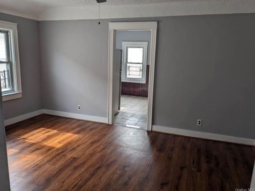 315 Bolton Ave, Bronx NY  10473-3027 exterior