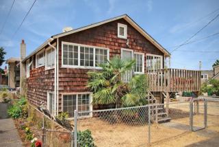 2415 55th Ave, Seattle, WA 98116-2209