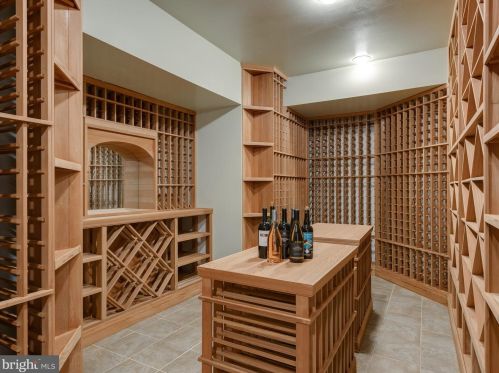 271 Blackburn Dr, Berwyn PA  19312-2801 exterior