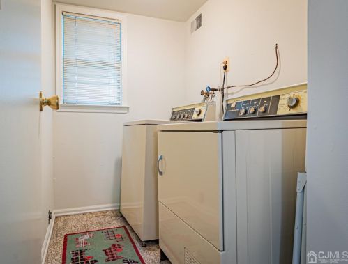 7 Meredith Rd, Edison NJ 08817-2231 exterior