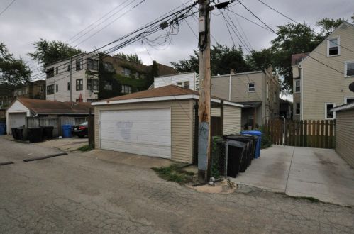 3710 Agatite Ave, Chicago IL 60625-5908 exterior