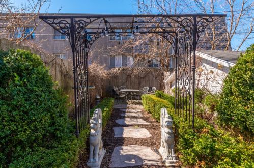 2597 Maryland Ave, Milwaukee WI 53211-3735 exterior