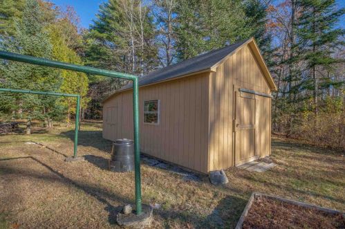 11 Bow Bog Rd, Concord NH 03304-4001 exterior