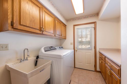 10430 Pne Rdg Rd, Milwaukee WI 53228-3236 exterior