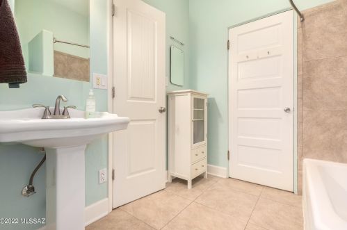 1325 8 St, Tucson AZ 85719-5517 exterior