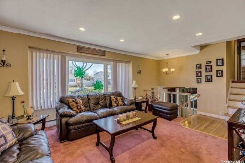 16 Linda Ln, Commack, NY 11725-2312