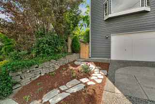 6021 35th Ave, Seattle WA  98115-7312 exterior