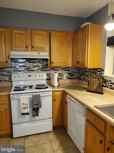 1311 Marshall St, Philadelphia PA 19122-4314 exterior