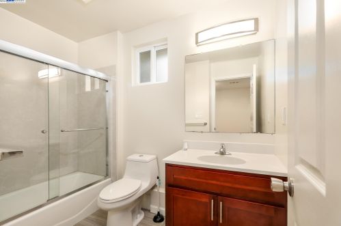 1215 San Pablo, Berkeley CA 94706-1130 exterior