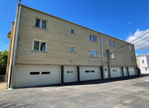 6100 Leland Ave, Chicago IL  60630-3049 exterior