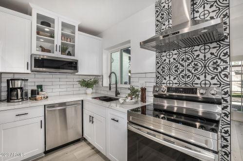 724 Cactus Wren Dr, Phoenix AZ  85021-8626 exterior