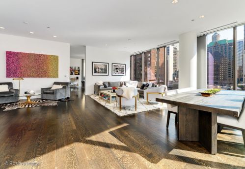 4 Elm St, Chicago, IL 60610-2715