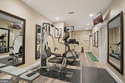 624 Live Oak Dr, Mc Lean VA 22101-1563 exterior