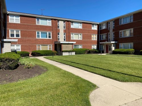 7938 Pulaski Rd, Chicago, IL 60652-2340