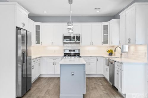 28 Twain Ave, Old Bridge NJ  08857-2110 exterior