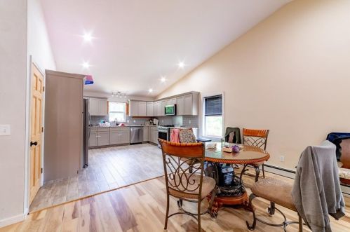 2 Eagle St, Providence RI 02909-1058 exterior