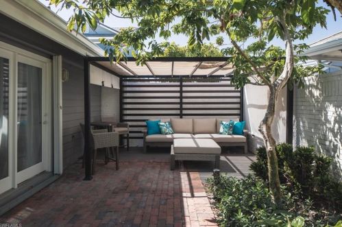 651 Bridgeway Ln, Naples FL exterior