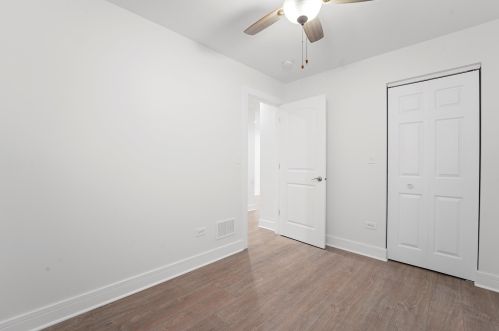 5433 Damen Ave, Chicago IL 60609-5647 exterior