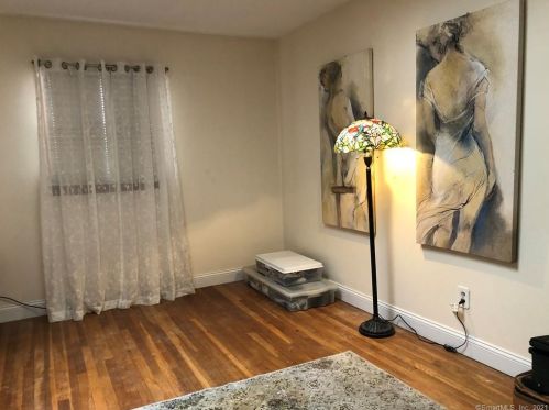 107 Fairview St, Milford CT 06460-4124 exterior