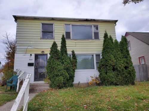 4925 20th St, Milwaukee, WI 53221-2812
