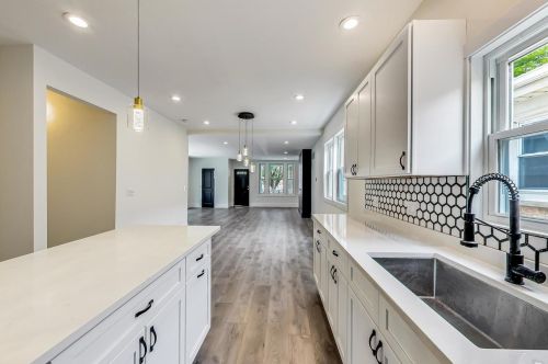 5043 Ainslie St, Chicago IL  60630-2302 exterior