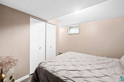 4923 Oakley St, Duluth MN 55804-1274 exterior