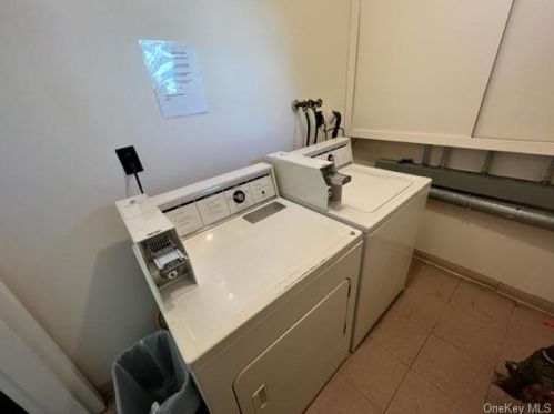 1305 Balcom Ave, Bronx NY  10461-5801 exterior