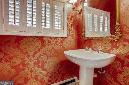 135 D St, Washington DC 20003-1809 exterior