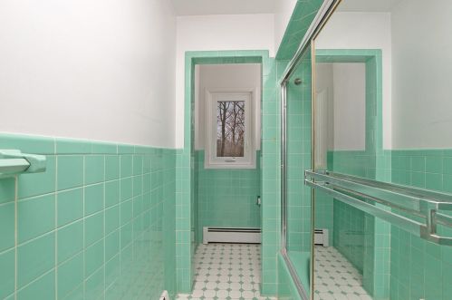 133 Robinhood Dr, Grand Rapids MI 49546-2102 exterior