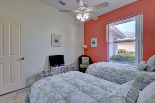 1553 Amherst Dr, Fort Pierce FL 34986-2413 exterior