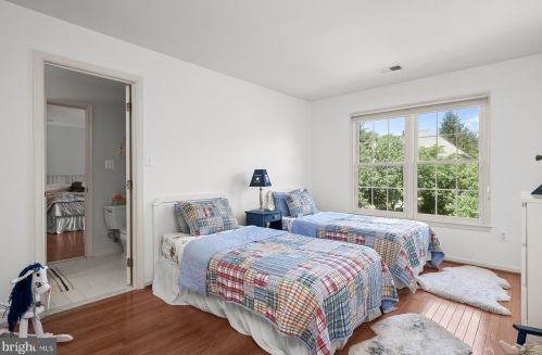 10907 Lamplighter Ln, Rockville MD 20854-2763 exterior