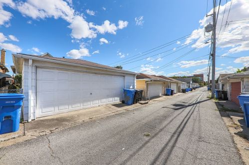 6620 Kilpatrick Ave, Chicago IL 60652-3518 exterior