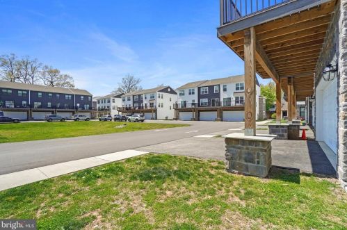 113 High Pointe Dr, Hummelstown PA 17036-8104 exterior