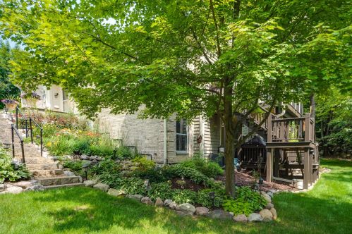 1427 White Oak Ln, Bull Valley IL 60098-6412 exterior